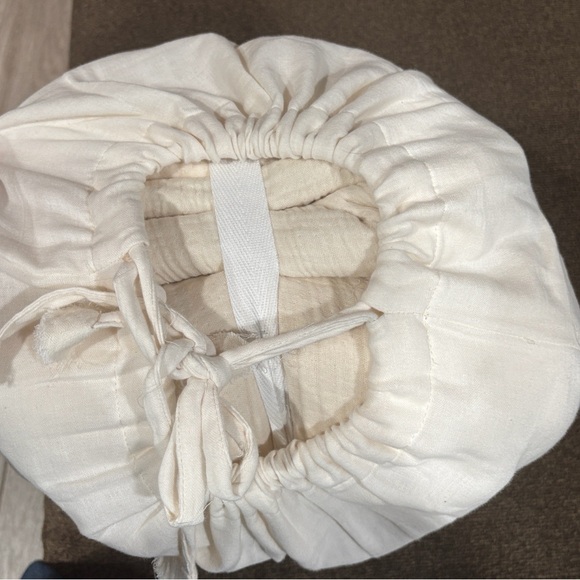 Quince Ivory Drawstring Pouch - Picture 6 of 6